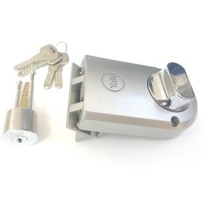Yale VB100 Vertibolt Rim Lock for main doors, Inside knob and outside keys, 4 Dimple Keys (Satin Steel))
