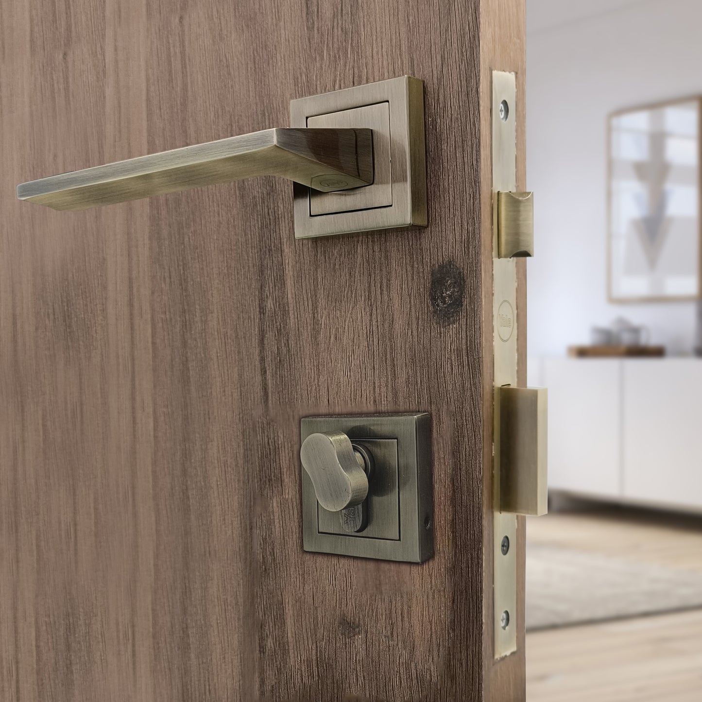 SM-03-01-02 Yale SM series Mortise Lock Comboset, Cylinder with Knob inside and keys Outside, Antique Brass Finish