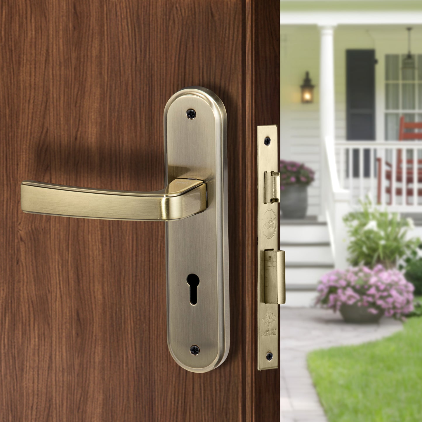 Yale Key in Lever mortise lock set with handle