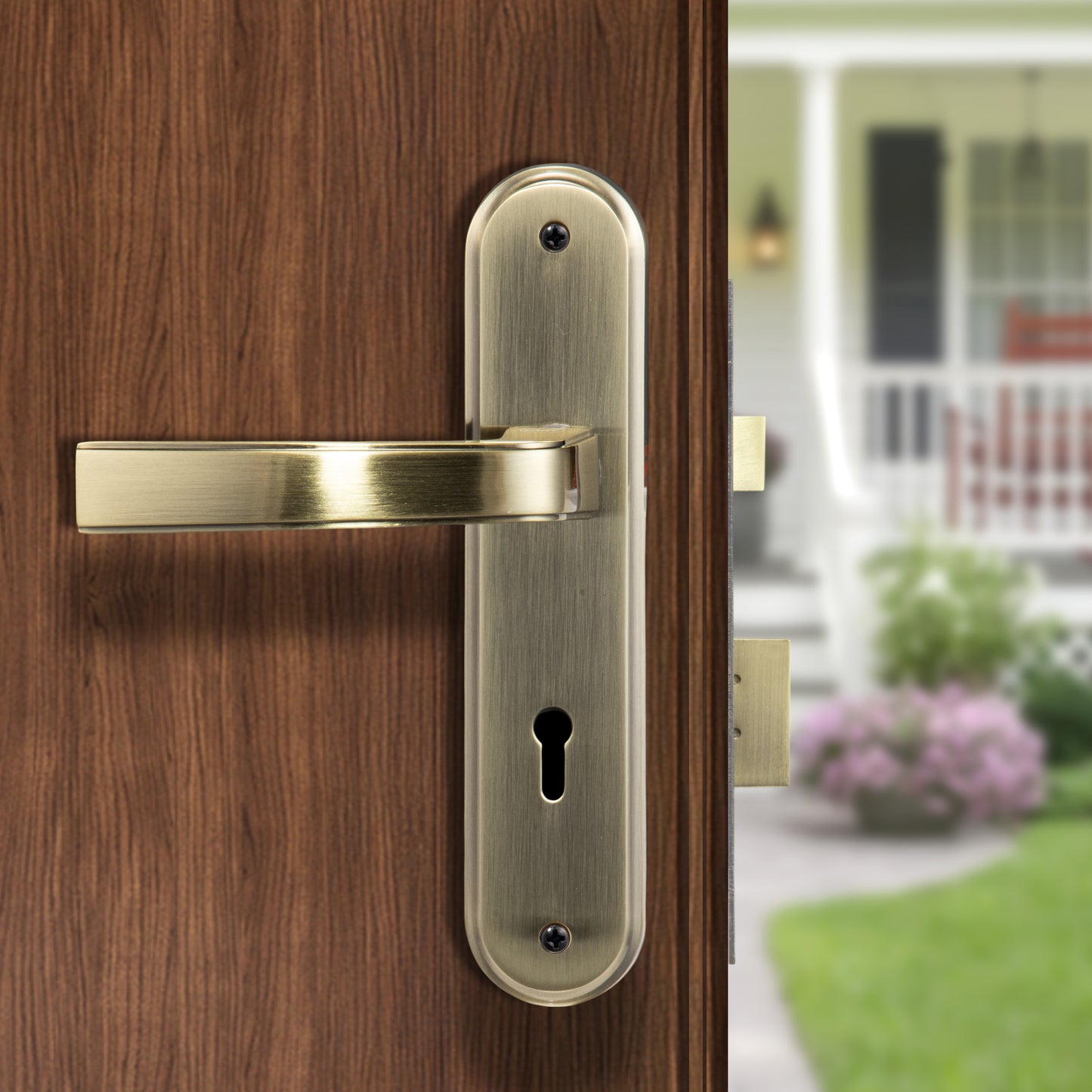 Yale Key in Lever mortise lock set with handle