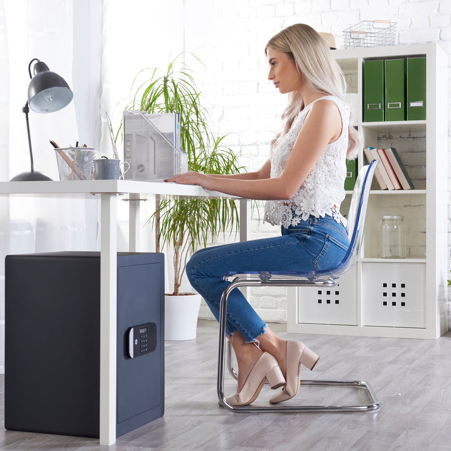 Yale YSFM/520/EG1 Maximum Security Large Digital Locker with Fingerprint and Pin Access - Grey